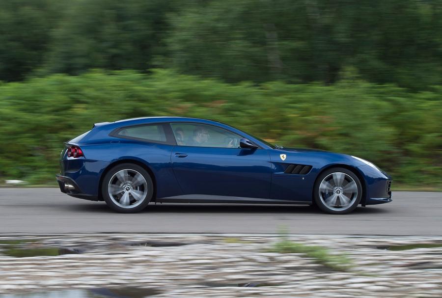  Ferrari GTC4Lusso 2016 года  (UK) (фото 16 из 19)